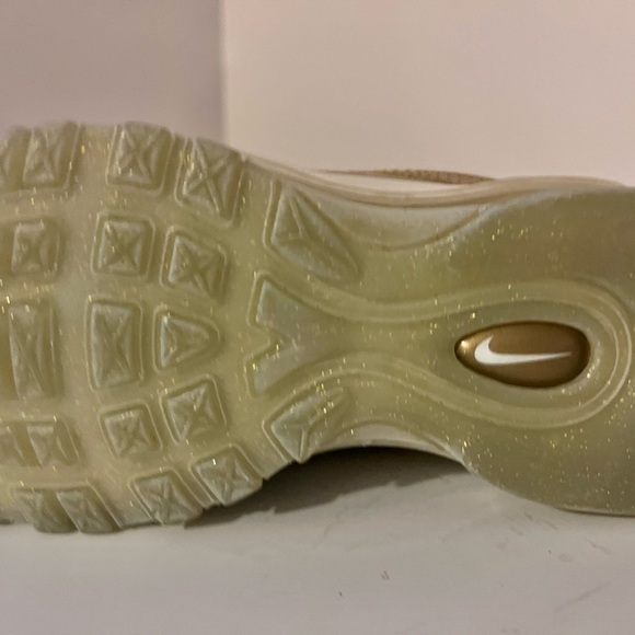 ⚡️NBW Women’s or Men’s Metallic Gold Nike Max 97⚡️ - Picture 3 of 7